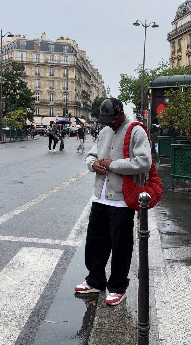 CaminoTV's tweet photo. C'est vraiment un TOP bomber Carhartt WIP façon molleton, quand il fait frais mais pas trop !! 

79€ au lieu de 159€

Lien affilié : https://t.co/NWNVYFVfMb https://t.co/uaLyEqQFFm