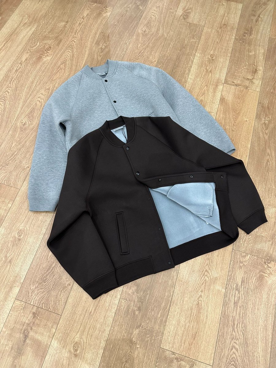 CaminoTV's tweet photo. C'est vraiment un TOP bomber Carhartt WIP façon molleton, quand il fait frais mais pas trop !! 

79€ au lieu de 159€

Lien affilié : https://t.co/NWNVYFVfMb https://t.co/uaLyEqQFFm