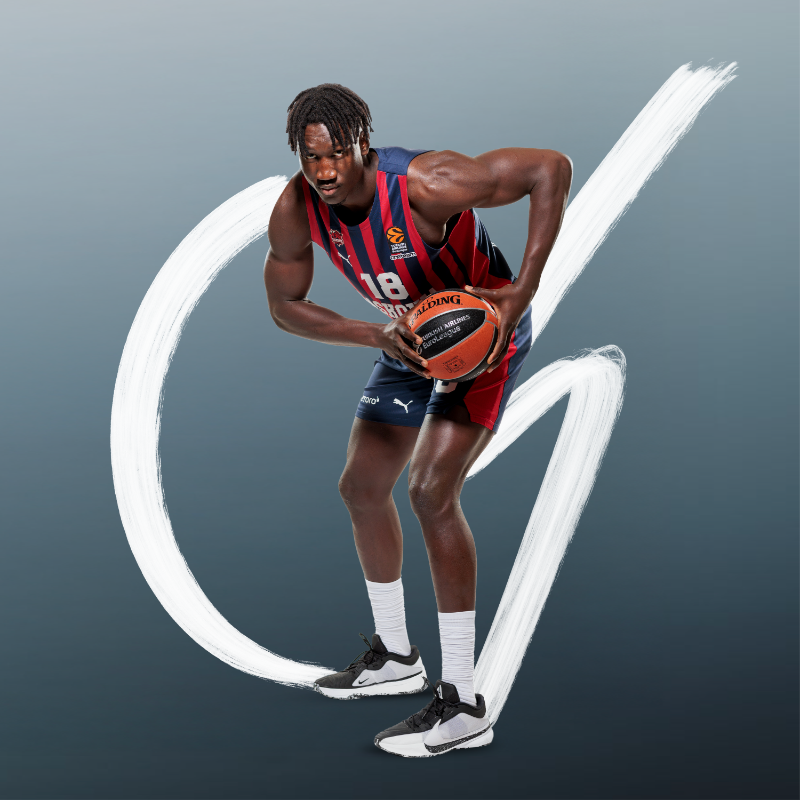 Moto's tweet photo. Together, we’re flipping the game…on and off the court🔥📸🏀
@EuroLeague #hellomoto #helloeuroleague #razr50 #FlipTheScript