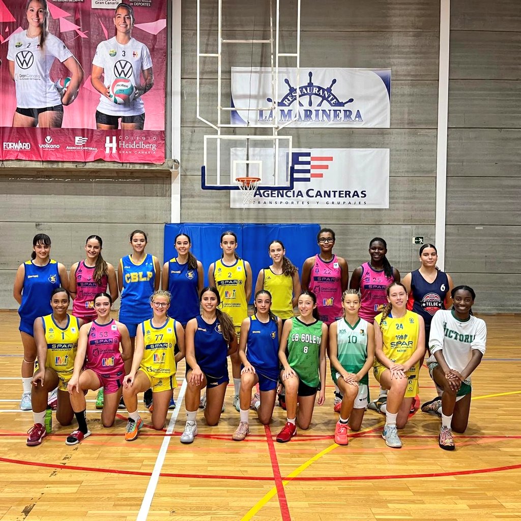 FIBGranCanaria's tweet photo. 🔝 Otro día de entrenamientos para las preselecciones #FIBGranCanaria 🟡🔵
🏟️ L@s #PreCadete y #PreInfantil se ejercitaron este domingo en el Pabellón Miguel Soleasa del Colegio Heidelberg 🙏🏻 https://t.co/0xS2i2yyWL