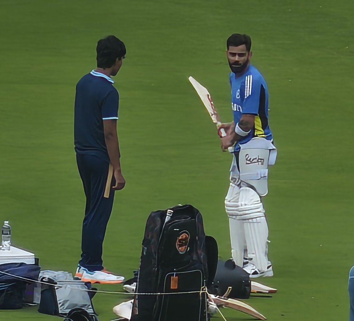 CricBrief2005's tweet photo. Virat Kohli giving tips &amp; advice to net bowlers &amp; youngsters. (RevSportz)

#ICC #BCCI #RohitSharma𓃵 #ViratKohli𓃵 #INDvNZTest #GautamGambhir #SanjuSamson #CricketTwitter #SuryakumarYadav #RishabhPant #IshanKishan #ShubmanGill #HardikPandya https://t.co/pM1qn3MT3N