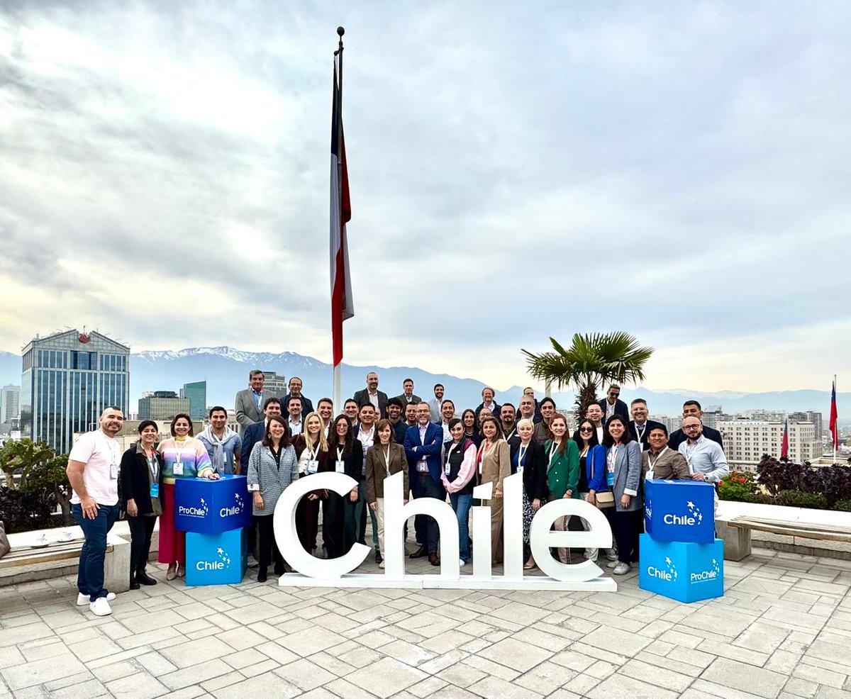 ProChile's tweet photo. Nuestro dir. general, Ignacio Fernández con la delegación de 33 importadores internacionales,  participan del Kick Off de #Enexpro #Tech, evento que busca promover la exportación de servicios de alto valor agregado como FinTech, ciberseguridad, EdTech, Agrotech y TICs en general. https://t.co/XBaYEBPjgn