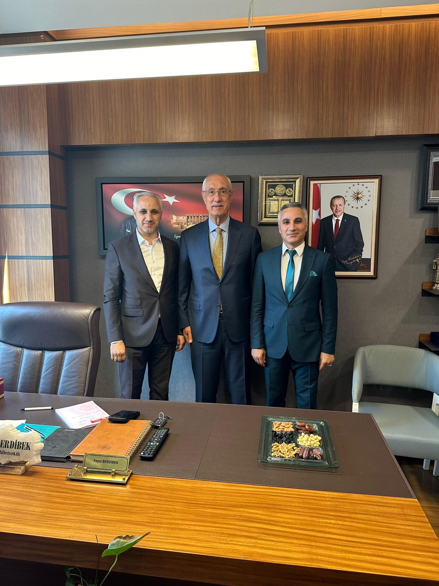 📍TBMM

Nazik ziyaretleri için Bingöl Muhtarlar Derneği Başkanımız Sn. Mehmet ERDOĞAN, Bingöl İl Özel İdaresi Genel Sekreter Yardımcımız Sn. Muhittin AĞIN, Sn. Vahdettin AĞIN ve Ferdi AYATA kardeşlerime nazik ziyaretleri için teşekkür ederim.
Sağ olsunlar…