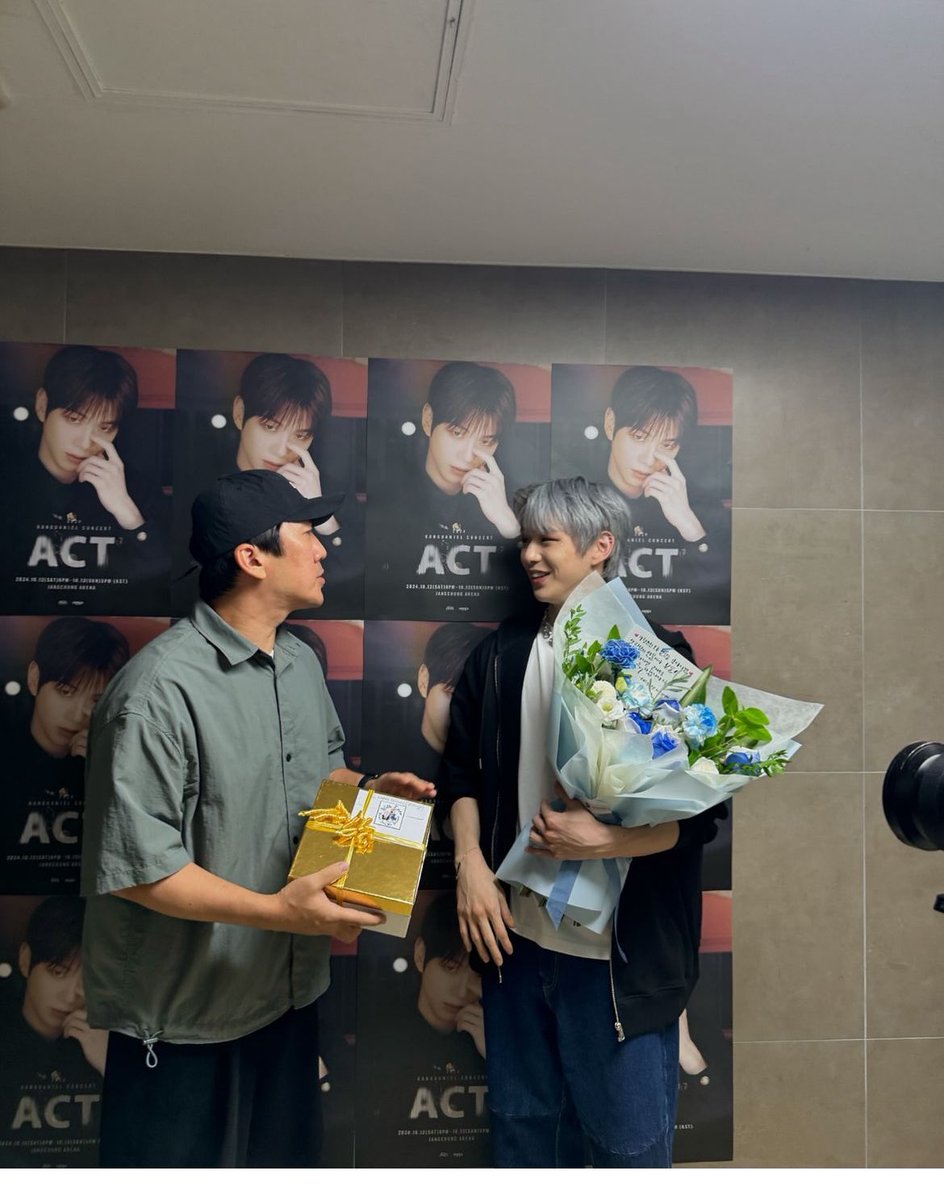 jaydkhere's tweet photo. #KANGDANIEL #강다니엘
#KangdanielConcertACT
Hey the Star Wars fans are reunited and this time there's a special gift for his comeback! 😊
@kd_officialx is such a lovely boy 🫶 and everyone loves him so much ❤️ https://t.co/TVMGSdfmFA