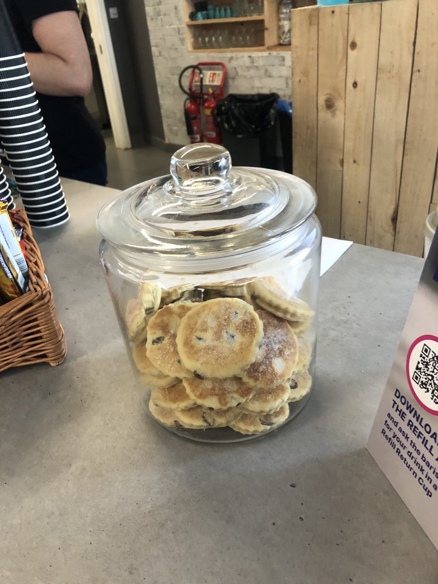 Welsh cakes: yum. Am v lucky to share an office with someone who makes the best ones ⁦<a href="/rosswclarke/">Ross Clarke</a>⁩