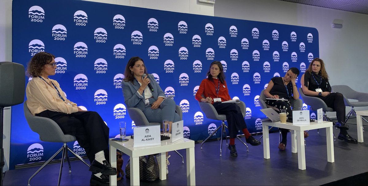 Complete breakdown and major budget cuts for free media are hitting small outlets hard. How can journalists operate safely in an environment where they are daily targets? This is a key issue at #Forum2000. #PressFreedom #JournalismMatters