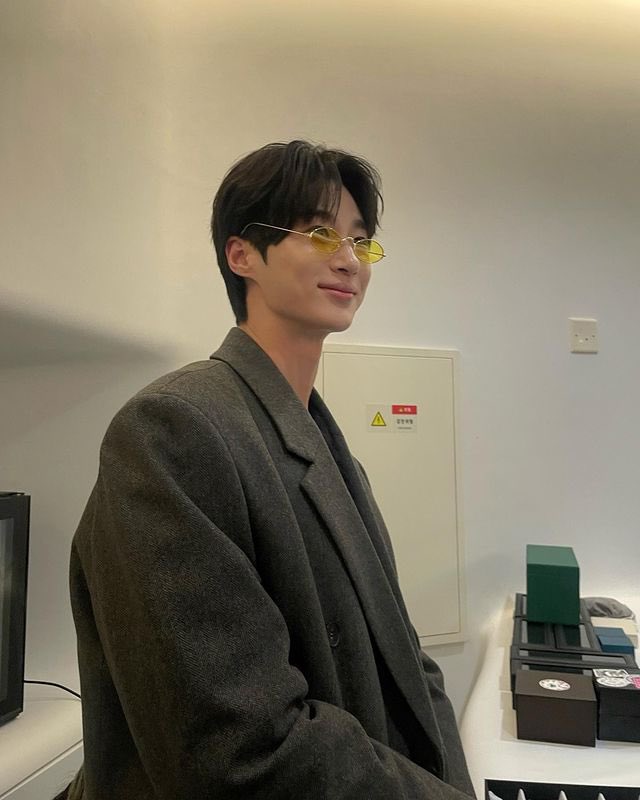 Byeon Wooseok. tweet media