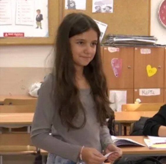 УЧЕНИЦА ИЗ СРБИЈЕ МЕЂУ НАЈБОЉИМА ❤️

Николија Ристић, ученица 5. разреда ОШ "Први мај" у Трупалу, код Ниша, међу најбољима је на свету у познавању енглеског језика. 🍀😍

Пласирала се у финале Олимпијаде из енглеског језика, на којој је учествовало 88.000 ученика из 63 земље.

 У