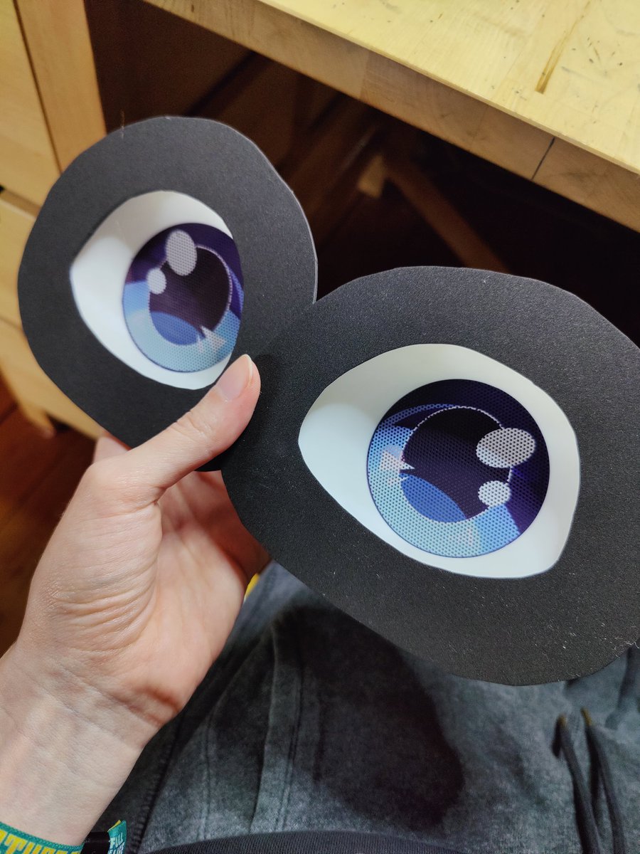 BIG news!
Here are my first dyesub eyes 🩵 

Amazing design made by <a href="/IceKisses1/">Tatle_arts</a>  
Printed by <a href="/KegawaCreation/">Kegawa Creation</a>