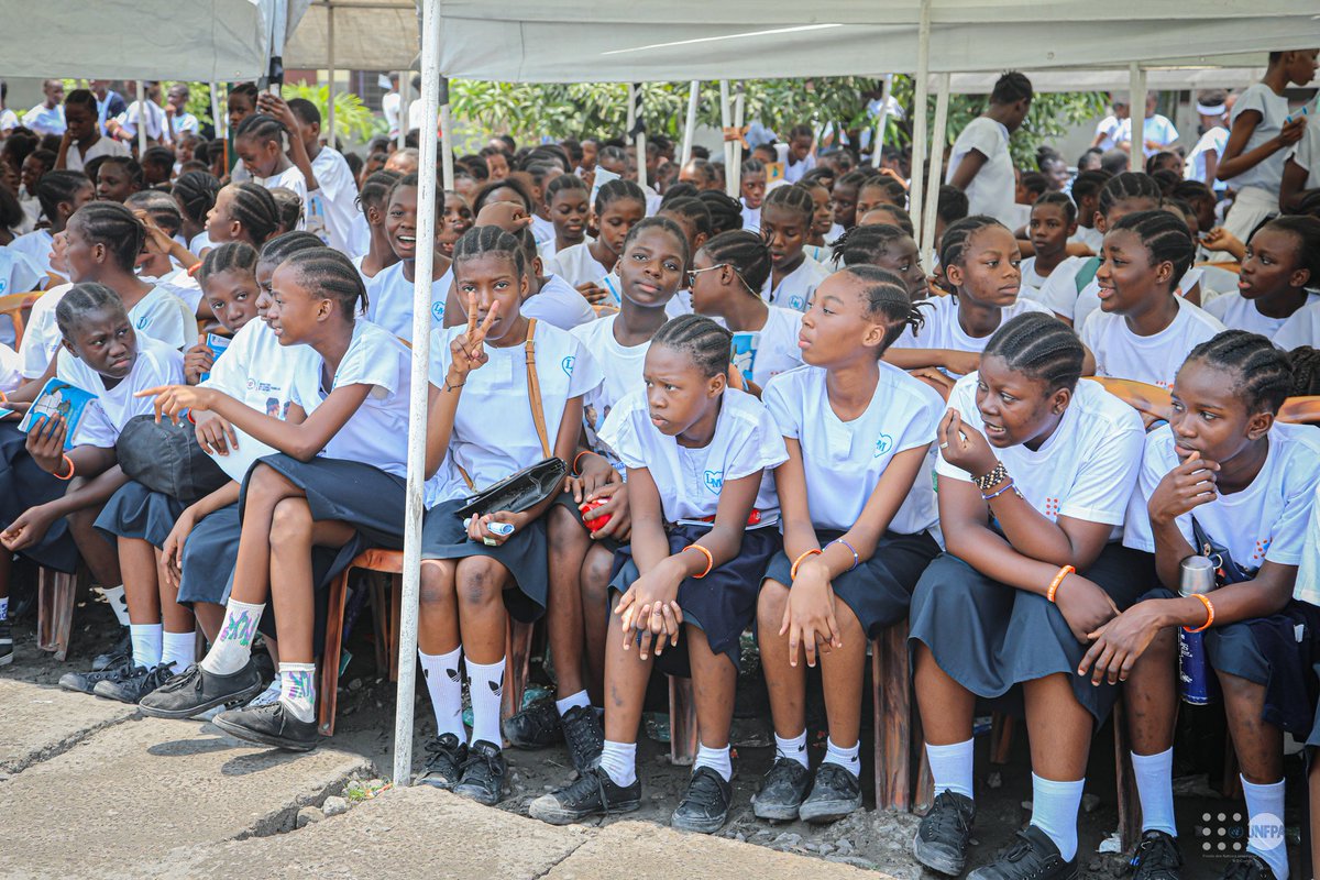 UNFPA-RDC (@unfpardc) on Twitter photo Journée internationale de la jeune fille.
A kinshasa, la Ministre du Genre <a href="/LeonnieKandolo/">Leonnie Kandolo</a> Omoyi a sensibilisé les élèves du Lycée #Movenda sur les droits des filles à l’#éducation et la lutte contre les violences basées sur le genre en milieux scolaires.
<a href="/MingenreRdc/">MinGenreRDC</a>
#StopVBG Journée internationale de la jeune fille.
A kinshasa, la Ministre du Genre <a href="/LeonnieKandolo/">Leonnie Kandolo</a> Omoyi a sensibilisé les élèves du Lycée #Movenda sur les droits des filles à l’#éducation et la lutte contre les violences basées sur le genre en milieux scolaires.
<a href="/MingenreRdc/">MinGenreRDC</a>
#StopVBG