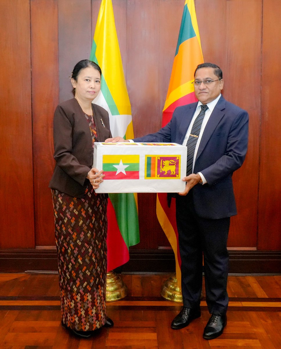 Sri Lanka donates a consignment of Ceylon Tea to the civilians affected by the Typhoon Yagi in Myanmar

Read More: mfa.gov.lk/sri-lanka-dona…

#DiplomacyLK  #lka