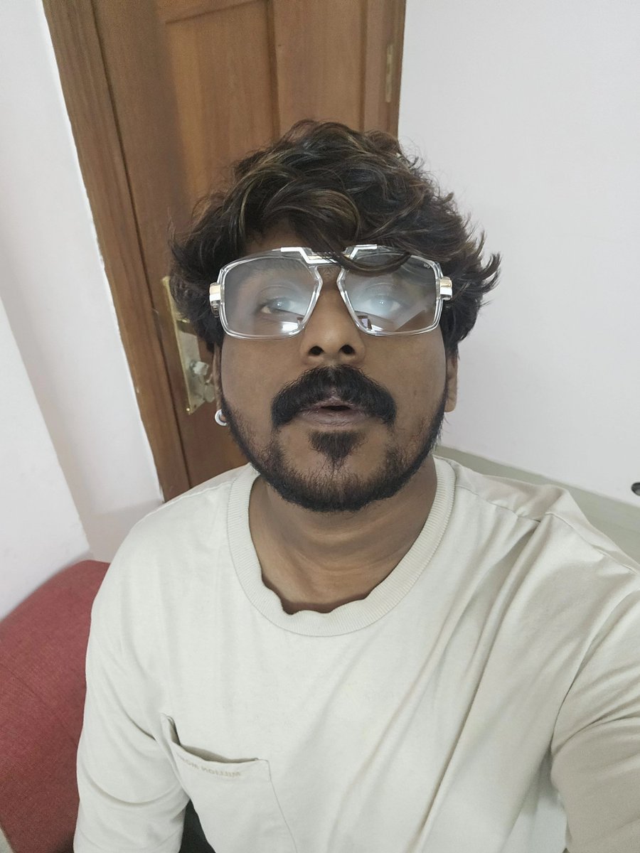 vipinss69's tweet photo. Valya avn ilalle👓🕶️ https://t.co/ywkx9yT8jC