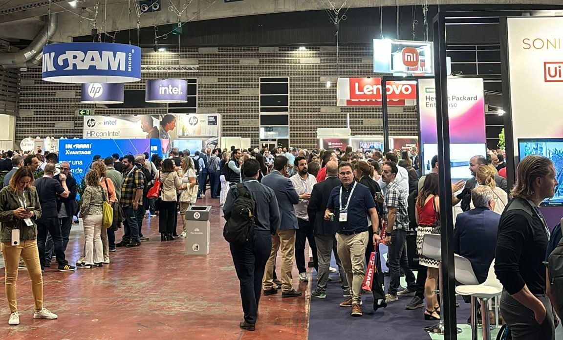 UDSenterprise's tweet image. 🔝 Amazing time at the #Simposium2024 from @IngramMicroES!

👩‍💻 We showcased how the #SmartDigitalWorkplace is changing the game.

💡 A day full of learning and networking with great manufacturers and partners.

Big congratulations to the entire #IngramMicro team for the event! 👏