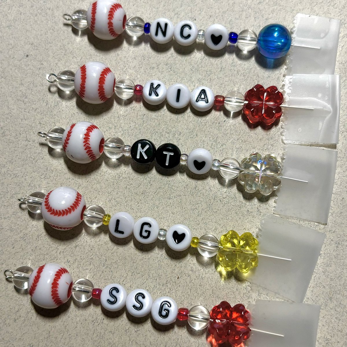 #RT

이런 거(비즈키링) 만들어 드려요~
삼성 코시 가면 세 분, 몬 가면 한 분만...
우승하면 화끈하게 10분 뽑을게요~

야구팬들만❗

𖤐핀 길이 이슈로 중간에 세 글자만 들어감
𖤐영어, 숫자, 하트로 세 글자 맘대로 조합하시면 그대로 만들어 드림

(예시는 세 글자 구단만 한 거고 다른 뜻 없음)