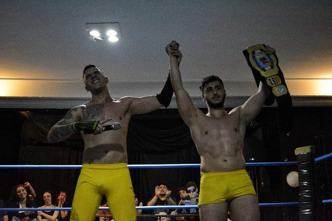 ⚠️ ¡Los nuevos líderes de #Legión!

👔 Felicitamos a #ProLegión por haber ganado en las urnas y en el ring. A partir de este momento <a href="/Gabriel_pw_/">Gabriel</a> y #Percy manejarán los hilos de la organización.

🎃 Muchas Gracias por haber venido a Otro Violento y Divertido #Halloween.