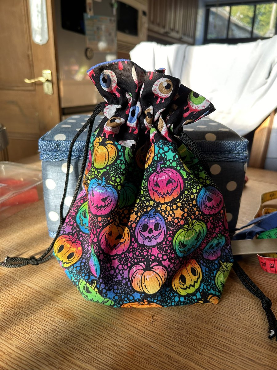 drcazz's tweet photo. Trick or treat bags all made for the #Satt children 🎃 👻 https://t.co/zFL6ybcQah