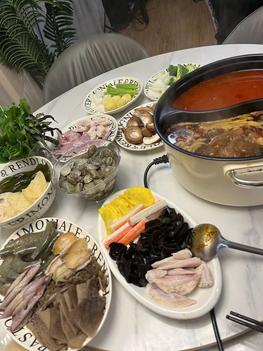 izzibag's tweet image. 又是被投喂的一天呢🍲