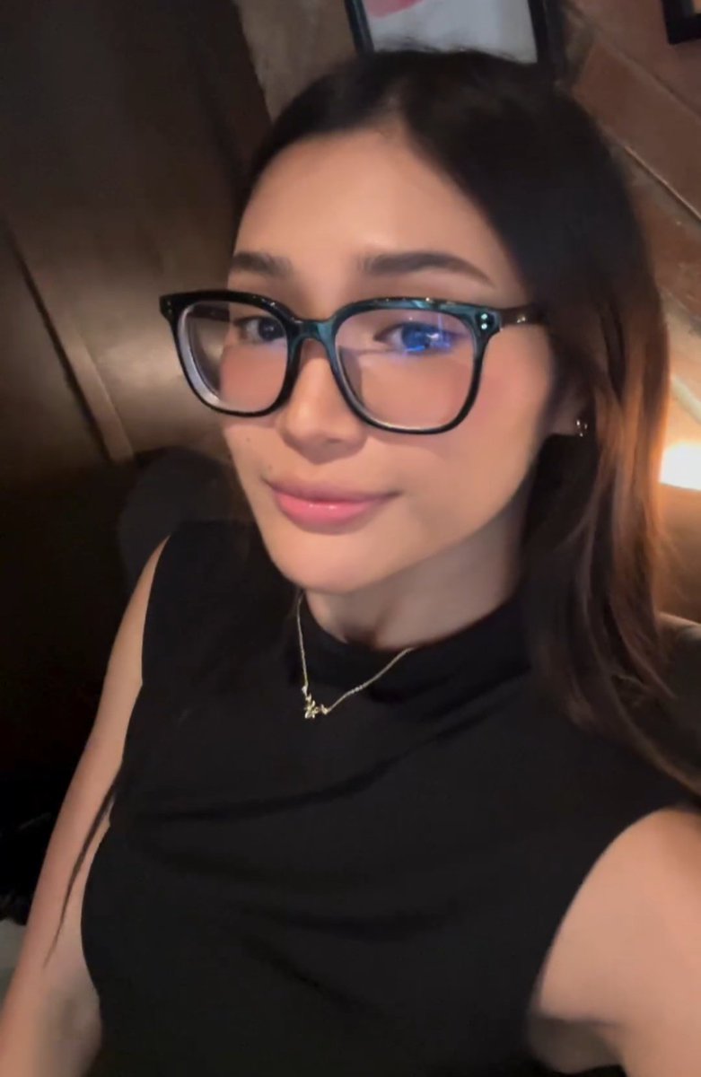 JHOANNA IN SPECS IS MY WEAKNESS