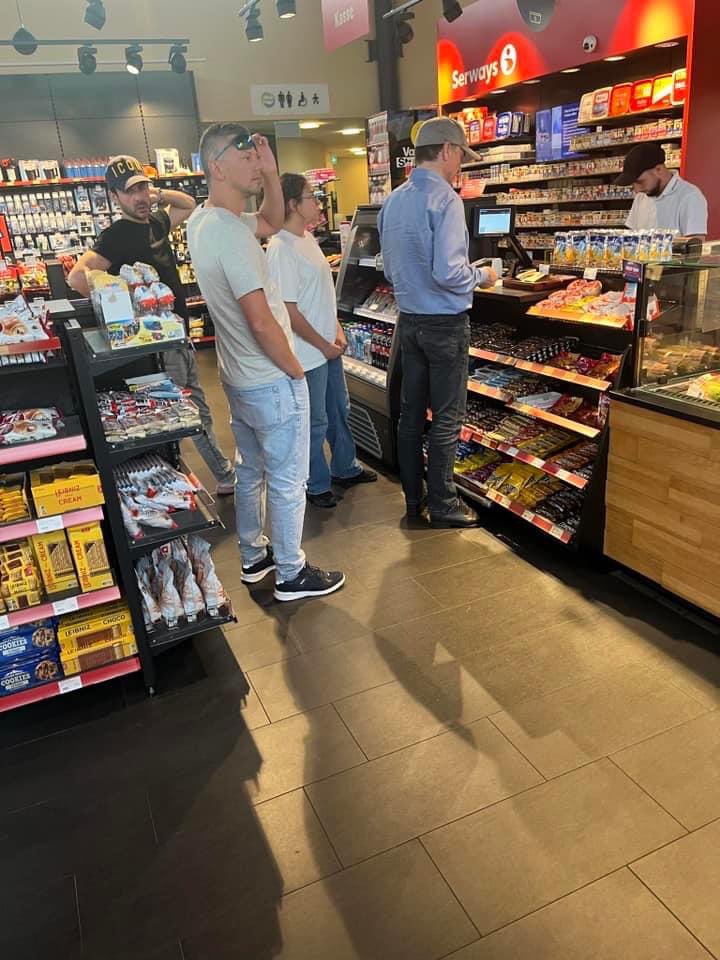 Żałosne jest to granie na uczuciach, na litości którą każdy normalny człowiek ma dla osób ciężko chorych.

#FujaraZiobro 

<a href="/ZiobroPL/">Zbigniew Ziobro | SP</a>  - jesteś w stanie odwiedzać galerie, samodzielnie prowadzić auto po niemieckich autostradach?
Tym bardziej będziesz w stanie spędzić kilka godzin