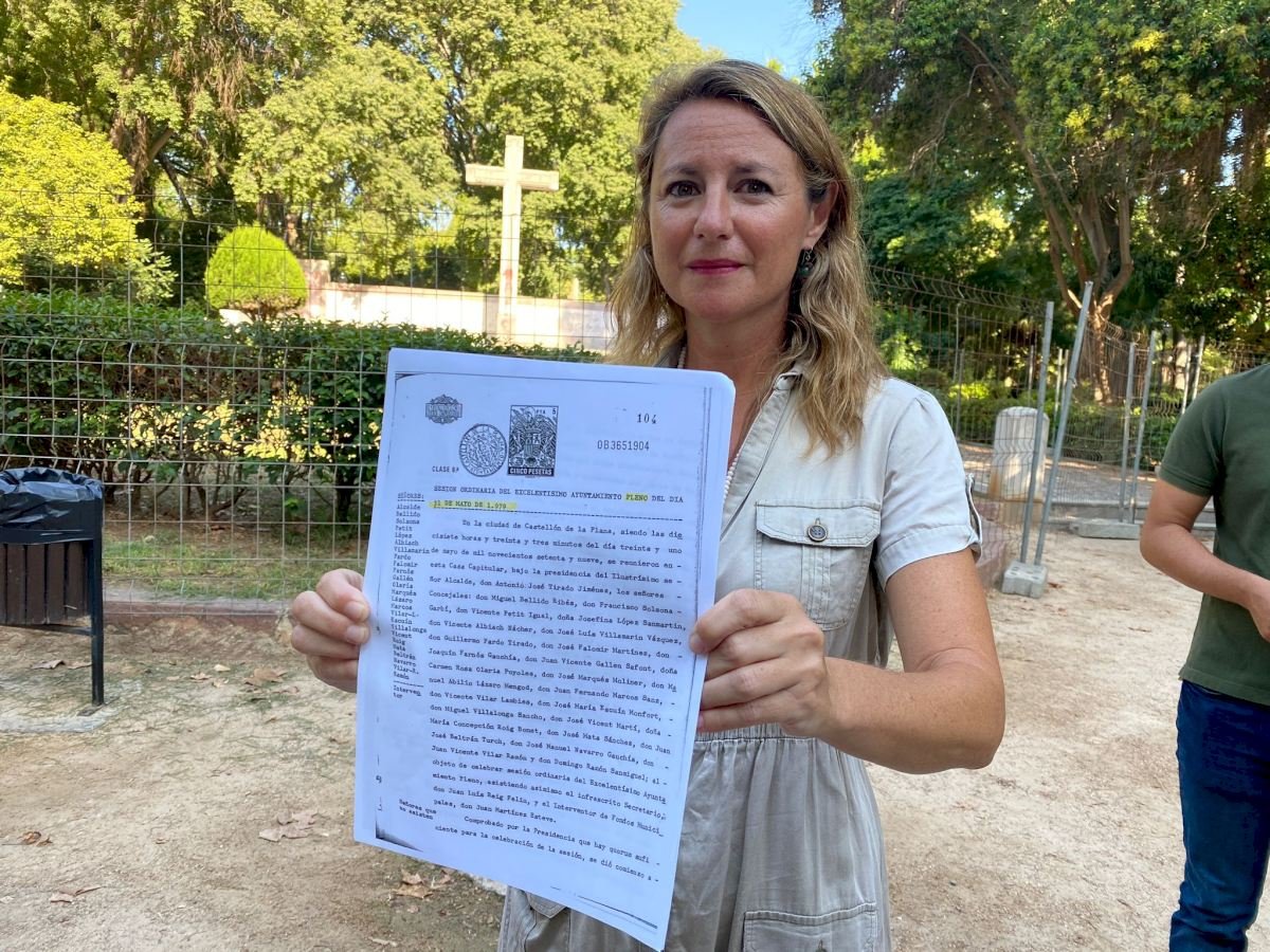AbogadosCrist's tweet photo. Cuando Compromís estaba al frente del Ayuntamiento de Castellón, Begoña Carrasco (PP) @begonacarrasco  se hacía fotos apoyando la cruz del Ribalta.

Ahora que es alcaldesa no hace nada por la vuelta de la cruz al Parque Ribalta. https://t.co/iaoQMl5zPJ