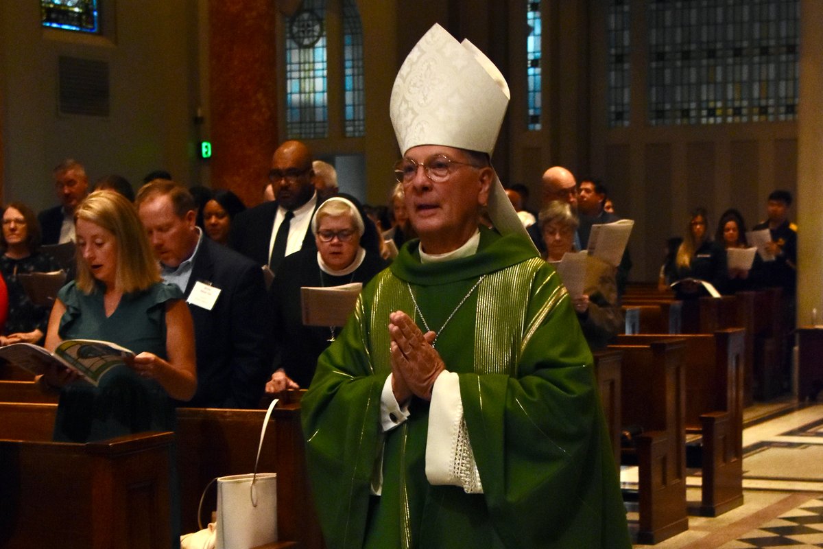 NCEATALK's tweet photo. The New Superintendents Academy was just the beginning of our CLS 2024 journey. With gratitude, Catholic education leaders from around the country gathered for an opening Mass at the beautiful St. James Cathedral. #NCEACLS https://t.co/O4EAaccvno