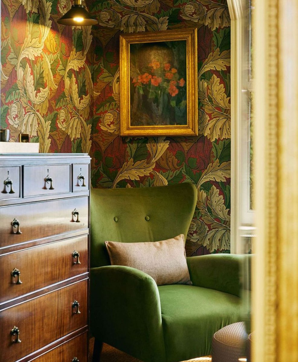 Are you sitting comfortably?

Head to @foyerslodge for brisk walks, autumn colours, big jumpers, log fires, tasty food, tasty cocktails, and snuggling up before they close for winter on 9th November.

📷: @ladyemilytravels

buff.ly/44rX59d

#GoodHotelGuide