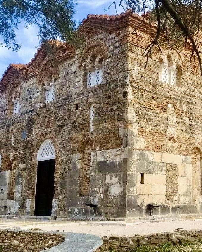 BGonxhja's tweet photo. 🤩Zbulohen piktura murale të mbuluara nga llaçi dhe lyerjet me gëlqere në kishën e ⛪️Manastirit të Shën Kollit në📍Mesopotam. 

Në zbatim të MOU ndërmjet MEKI dhe Qendrës Europiane për Monumentet Bizantine dhe Post Bizantine, u kryen ndërhyrje konservuese/restauruese. https://t.co/MhsH4mb2E1