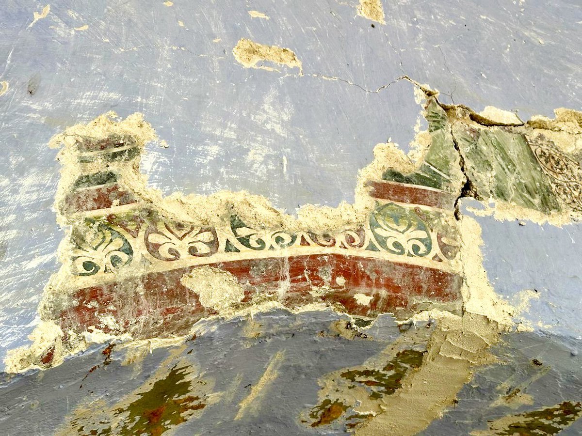 BGonxhja's tweet photo. 🤩Zbulohen piktura murale të mbuluara nga llaçi dhe lyerjet me gëlqere në kishën e ⛪️Manastirit të Shën Kollit në📍Mesopotam. 

Në zbatim të MOU ndërmjet MEKI dhe Qendrës Europiane për Monumentet Bizantine dhe Post Bizantine, u kryen ndërhyrje konservuese/restauruese. https://t.co/MhsH4mb2E1