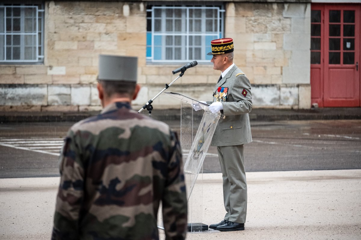 1reDivision's tweet image. ▶ Cette décoration récompense plus de 30 ans de service. 

 #FiersdeNosSoldats #AlHonneur @armeedeterre  @armeeszne