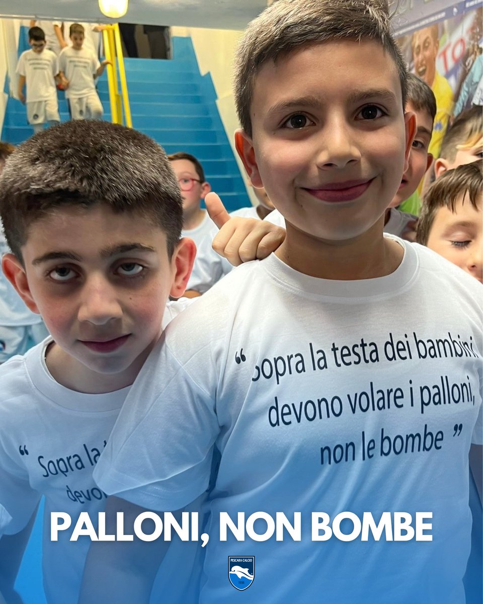 Abbiamo pubblicato questa foto più volte e continueremo a farlo. 𝐎𝐠𝐧𝐢 𝐛𝐚𝐦𝐛𝐢𝐧𝐨 𝐡𝐚 𝐢𝐥 𝐝𝐢𝐫𝐢𝐭𝐭𝐨 𝐝𝐢 𝐜𝐫𝐞𝐬𝐜𝐞𝐫𝐞 𝐬𝐨𝐭𝐭𝐨 𝐮𝐧 𝐜𝐢𝐞𝐥𝐨 𝐬𝐞𝐫𝐞𝐧𝐨. 𝐒𝐨𝐩𝐫𝐚 𝐥𝐞 𝐥𝐨𝐫𝐨 𝐭𝐞𝐬𝐭𝐞, 𝐬𝐨𝐥𝐨 𝐩𝐚𝐥𝐥𝐨𝐧𝐢, 𝐦𝐚𝐢 𝐛𝐨𝐦𝐛𝐞.