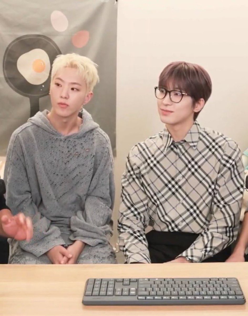 아진짜귀엽다;; 솔직히 얘네 뽀뽀는 해밧을것 같음