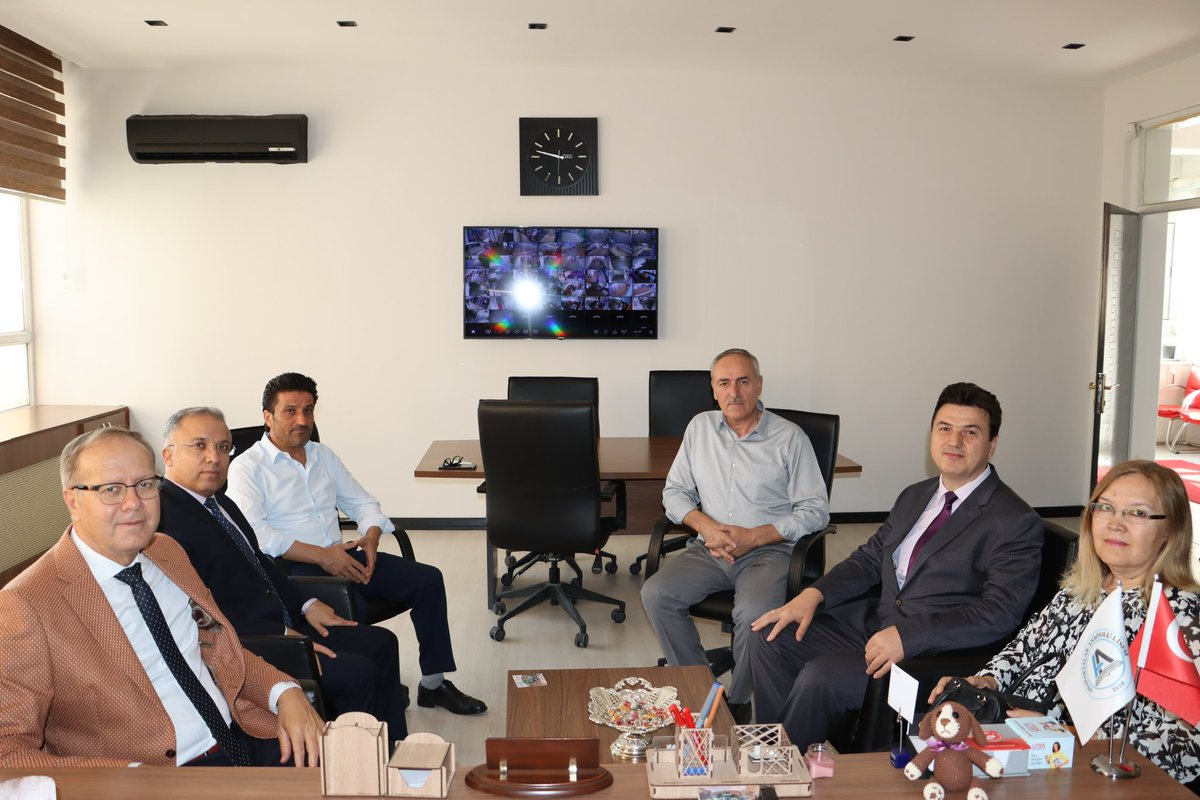 PamukkaleMEM's tweet photo. İlçe MEM Müdürümüz
Sn.Mehmet Çimen ve şube müdürlerimiz; okul ziyaretleri kapsamında yönetici,öğretmen ve öğrencilerimizle bir araya gelerek okulumuzdaki Türkiye Yüzyılı Maarif Modeli Müfredatı çalışmaları hakkında değerlendirmelerde bulundu.⬇️
@tcmeb @denizlimem 
@emre_caliskan https://t.co/bM8JBvnLLN