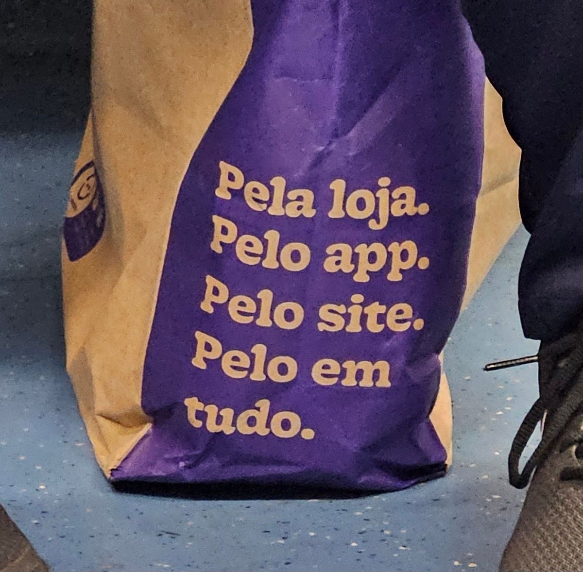 xandymaidl's tweet photo. Quando se tem gato em casa https://t.co/KEpwltwPvU