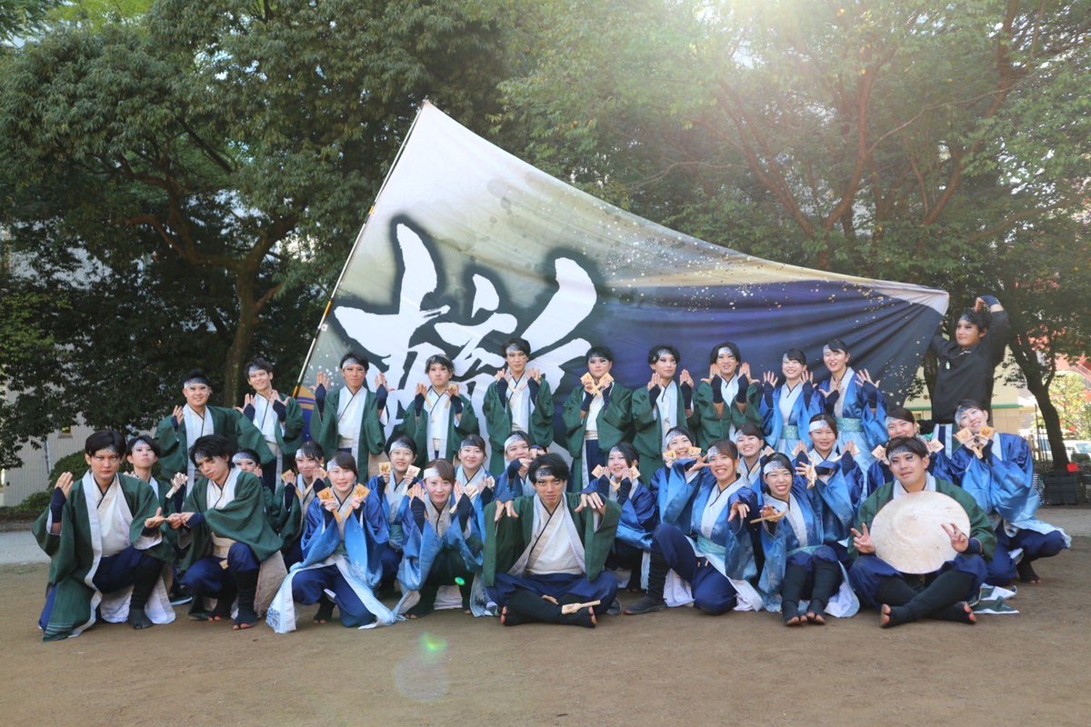 mago1129's tweet photo. 仙台みちのくYOSAKOI祭り！
学生の頃からずっと大好きなお祭り。
いつまでも続いていって欲しいと思うお祭り。

轍-wadachi-、迫としては2回目でした。
けど今回初めて迫でみちよさ参加したメンバーもいて、もう一度ファイナル！というよりは、新鮮な気持ちで、挑戦。

結果はファイナルステージには届かず。

けど復活ステージに進むことができました。
夕暮れ時のライトアップステージ、
みんなで挑んだそのステージは間違いなく僕の中で最高な瞬間でした。

復活ステージの結果を聞いてからのラスト演舞の勾当台公園。すぐに気持ちの整理って難しかった。けど、そこにはお客さんがいて、気持ちを伝えてくれるメンバーがいて、轍-wadachi-としての全力を最後まで出し切り，みちよさを最後の最後まで楽しむことができだと思います！

そしていろんなチームさんに会えて、
学生の時によさこいやってた人たちにも再会できて、総踊りもたくさん踊って！
色んな人の熱量にふれられて最高な2日間でした！！

毎回あたりまえではない。
来年リベンジ、チームを引っ張る者としては言えるけど、そこに毎回同じメンバーで挑むことはできない。
だからこそこの先も1回1回大切に、
よさこいを楽しんでいこうと思います！
