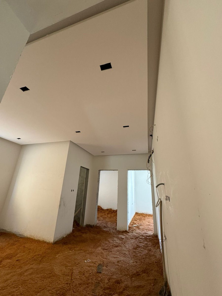 ميزة أسقف الجبس بورد السادة💜

اختيار أسقف الجبس بورد السادة يتسم بالعديد من المزايا الراقية:

1. تصميم أنيق وبسيط: تضفي مظهرًا عصريًا ومتميزًا يتناغم مع مختلف أنماط الديكور.
2. تركيب سهل وسريع : يسهل عملية التركيب، مما يوفر الوقت والجهد في مراحل البناء أو التجديد.
3. وزن خفيف :