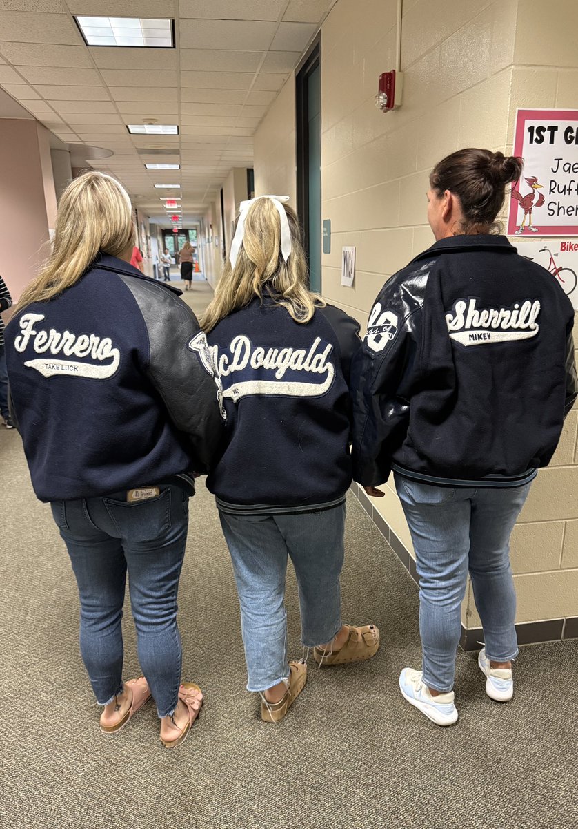 ferrerohhe's tweet photo. Repping future Mustangs by celebrating our past mustangs! #futuremustangs @HumbleISD_KHS https://t.co/7xiUltHgPU
