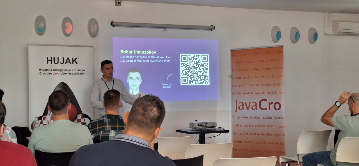 coduinix's tweet image. Ready for the next session "No Kafka: Shape the future of streaming data pipelines" by @BoburUmurzokov at @JavaCro #javacro24
