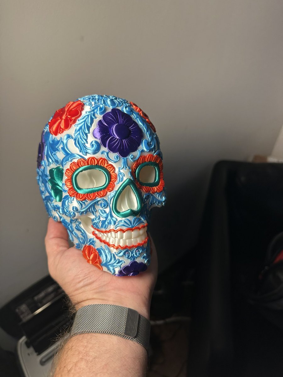 MCHRISP1's tweet photo. Sugar Skull by @ChelsC423 

Printed in @PrintedSolid #JessiePremiumElixir
Colors used: Natural, Royal Ruby, Nightshade, Misty Green and Aquamarine. https://t.co/3OAPWHlI5j