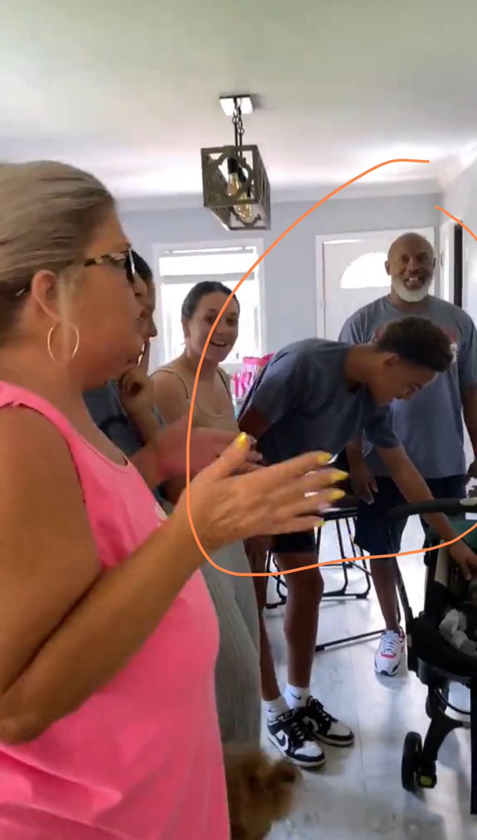 joshgort's tweet photo. @JoshyBeSloshy These 2 knew lmao. Matter of fact, they already saw the baby on FaceTime 😂😂😂. https://t.co/4lN4NvLO1j