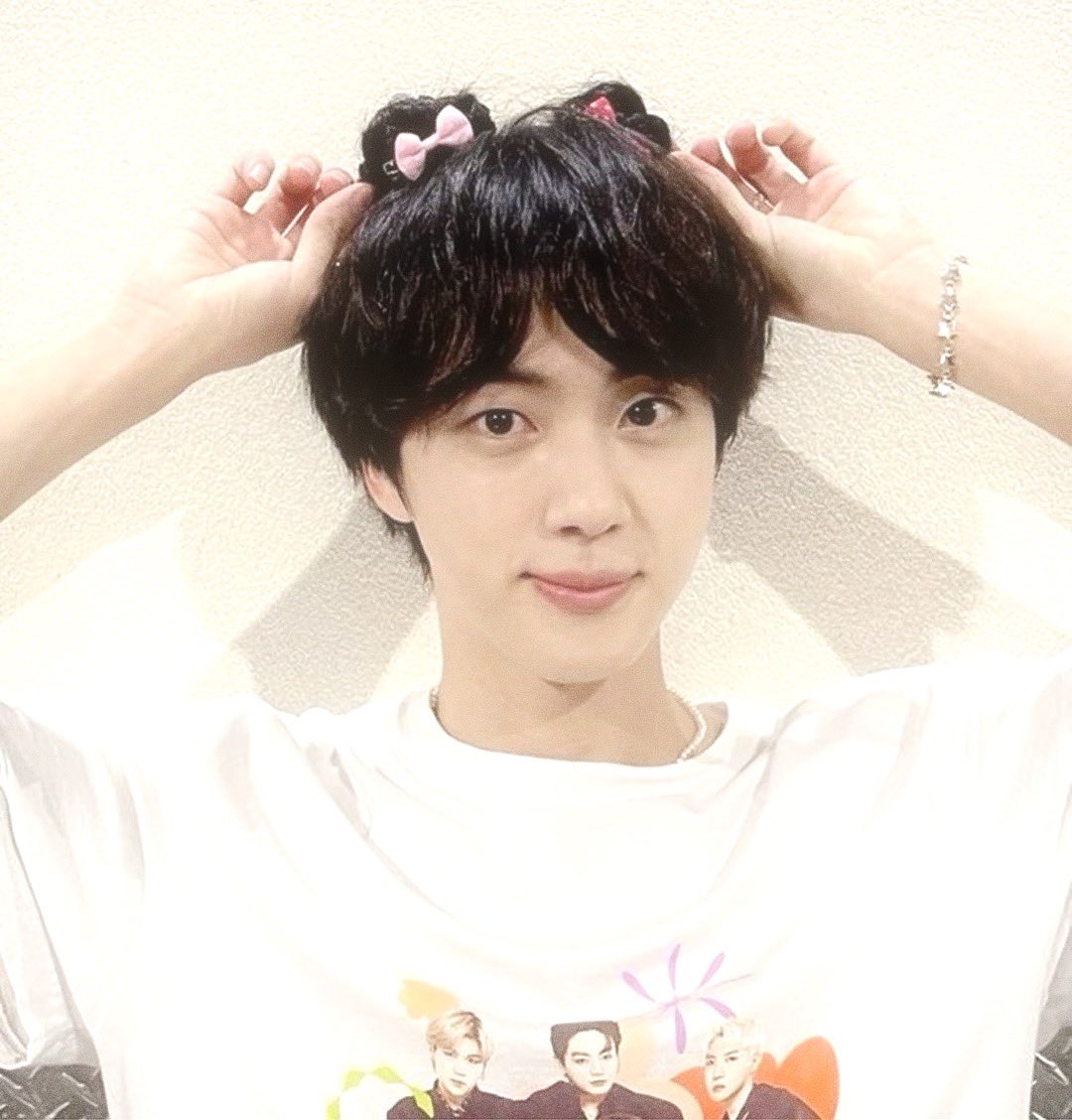 skjquette's tweet photo. I miss ptd seokjin’s cute hair styles ♡ https://t.co/vZh9nkLBlH