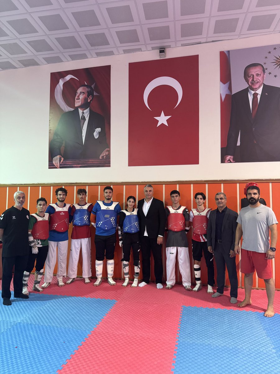 isikmurat3's tweet photo. İzmir #TOHM taekwondo antrenmanımızda bizleri ziyaret eden ve her daim bizleri destekleyen TOHM / SEM Şube Müdürümüz sayın @sosanoglu beye sporcularım ve kendi adıma teşekkür ederim. 
@OA_BAK @MuratEskici38  @gencliksporbak @GSB_izmir @tkdfed @Mehmet_Nuri35 https://t.co/d1v8bFNDjk