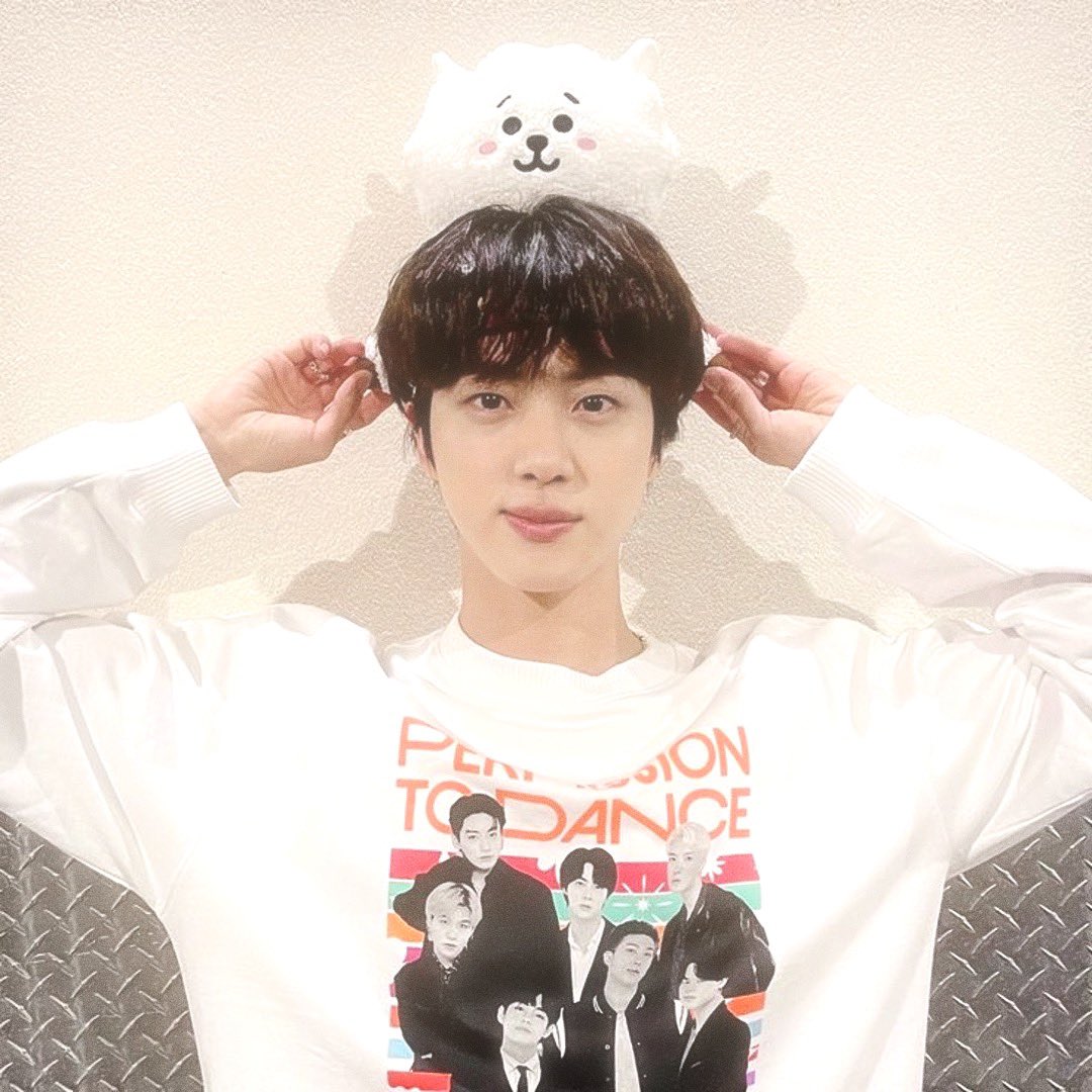 skjquette's tweet photo. I miss ptd seokjin’s cute hair styles ♡ https://t.co/vZh9nkLBlH