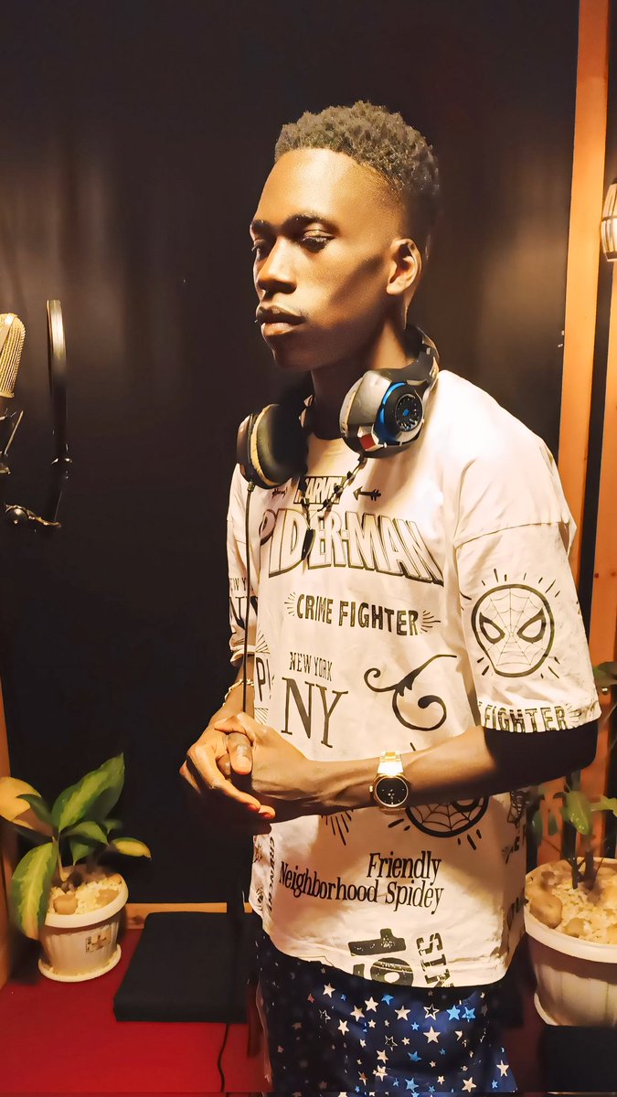 geniusomuzira's tweet photo. Guess what would be the title of my new coming single?
#DroppingSomethingSoon.💣🎶💥 https://t.co/xh1YEGJ37N