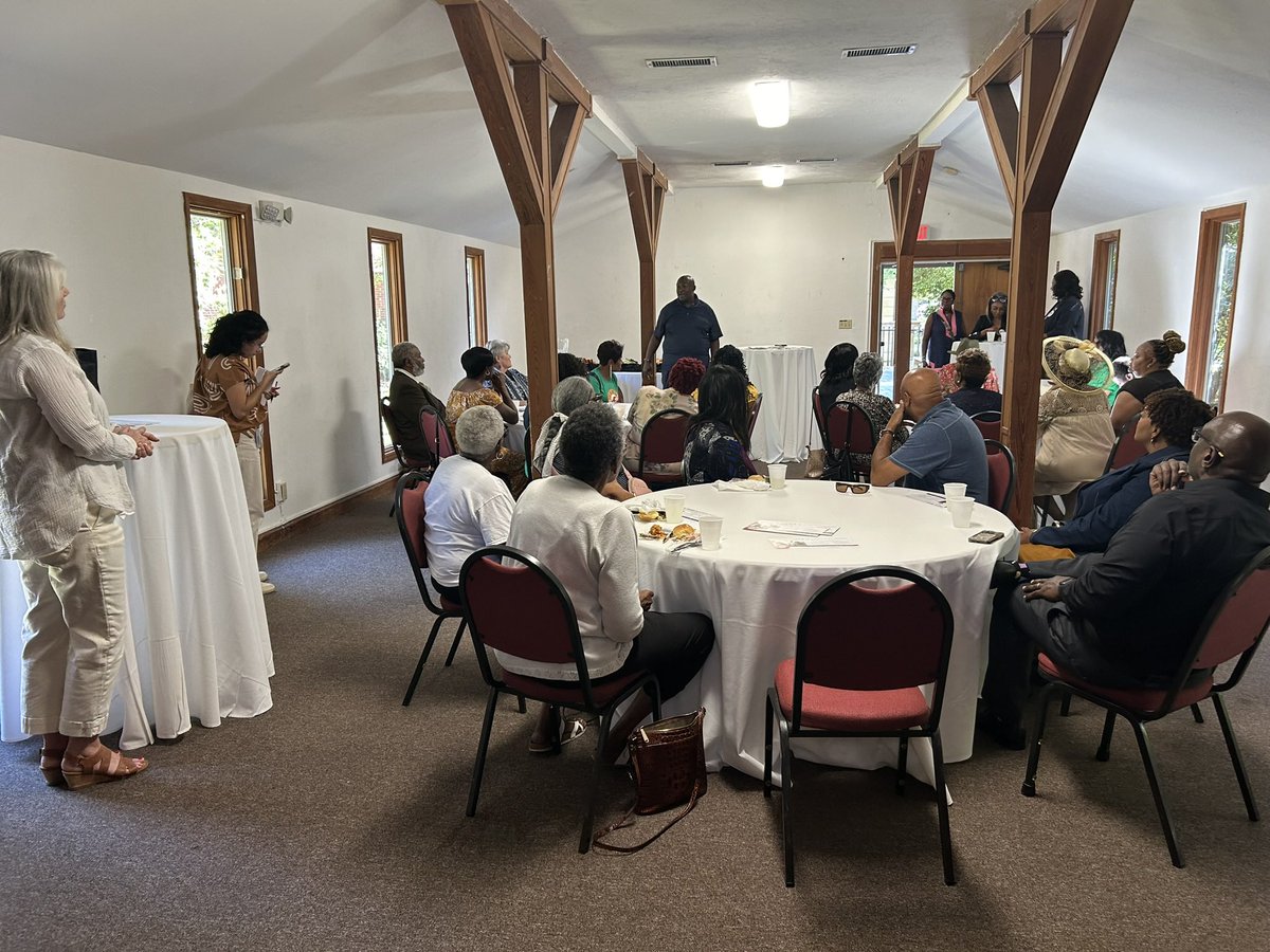 parksesq's tweet photo. #TeamParks had an incredible weekend connecting with neighbors across North FL! We kicked things off at the Groovin' in the Grove Fish Fry in Chattahoochee, hosted a Meet and Greet in Wakulla, joined the Jefferson Homecoming tailgate, and knocked on doors with the FSU Dems. https://t.co/zVrEjtn01a