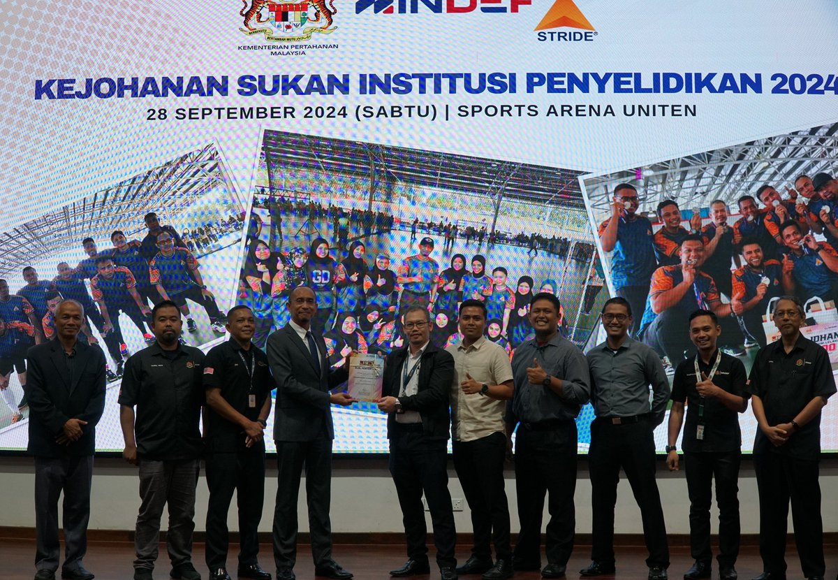 MAJLIS AMANAT KETUA PENGARAH STRIDE.  

KAJANG, 14 Oktober – Majlis Amanat Ketua Pengarah STRIDE oleh YBrs. Tuan Nor Azlan bin Mohd Ramli telah berlangsung di Auditorium, STRIDE Induk Kajang. 

#stridemindef
#mindefmalaysia
#TaatSetia