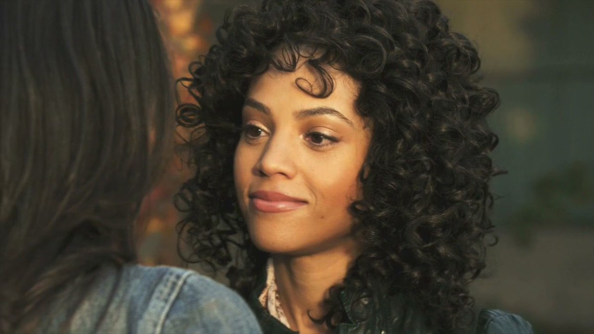 weblittleliars's tweet image. falei mal da maya e acharam que eu gostava da paige, que pecado eu passei. gente, eu detesto as duas.