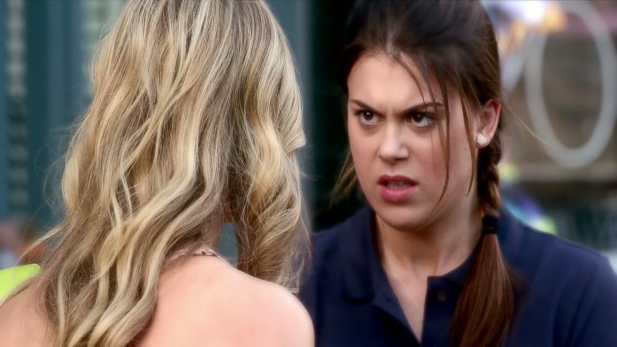 weblittleliars's tweet image. falei mal da maya e acharam que eu gostava da paige, que pecado eu passei. gente, eu detesto as duas.