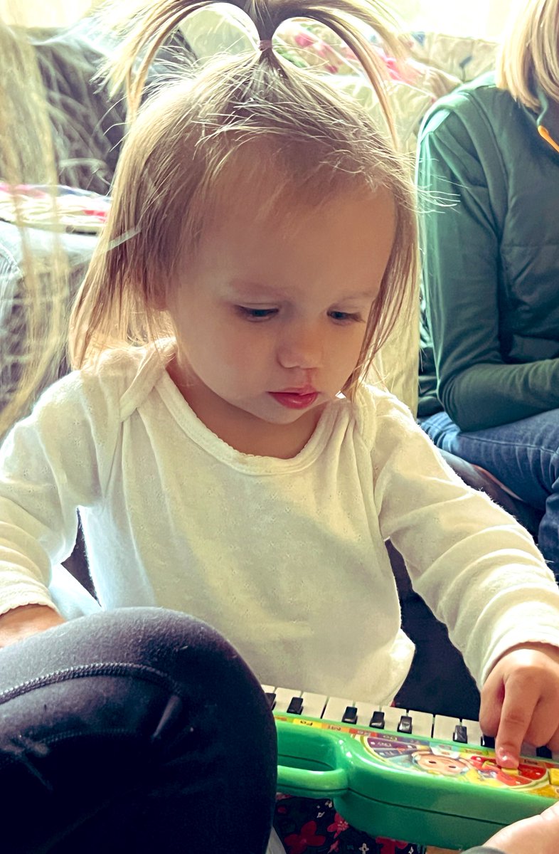 KirstieKraus's tweet photo. This little doll is learning so fast! 💕 Look out Momma she may be getting into music too 😅😍🎶🎹 #FamilyTime #neice #loveyou https://t.co/mxc7SIWt4P