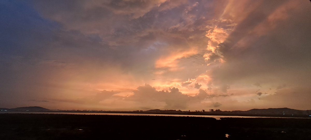 meprinkaa's tweet photo. @shetty_athreya Ya..sky was beautiful #MumbaiRains https://t.co/kqqCYqBALb