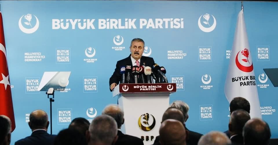 RecepEr_72's tweet photo. İl Başkanları toplantımızın ardından 
#Diyarbakır yeni il yönetim kurulunu Genel Başkanımız Sn.@Mustafa_Destici’ye takdim ettikten sonra,
Şehit Liderimiz Muhsin YAZICIOĞLU’nun Kabristanını ziyaret ederek illerimize döndük.
İl Başkanları toplantımızın hayırlara vesile olmasını,
Diyarbakır yeni İl yönetim kurulumuzuda tebrik eder, Muvaffakiyetler dilerim.